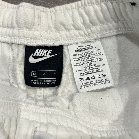 Used Men’s Medium White Nike “Just Do It” Sweat Shorts - Picture 4 of 4